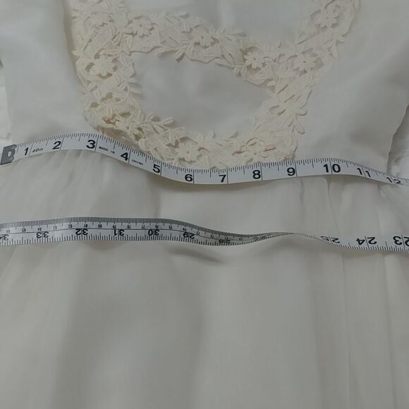 My mother's vintage Bohemian 1960's wedding gown long sleeves and lace - Picture 12 of 14